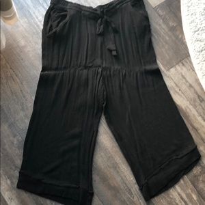 NWOT-Rayon Summer Capri Pants